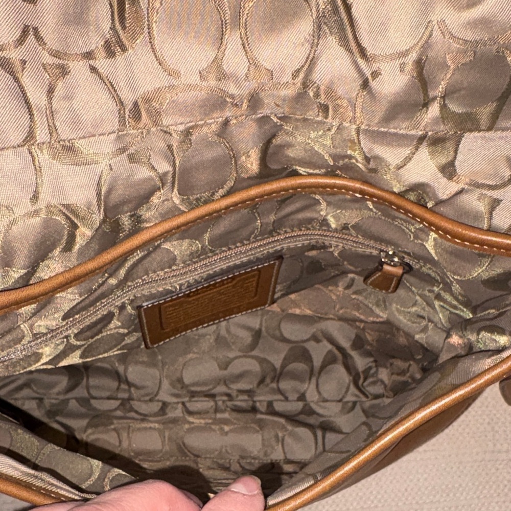 Coach Soho Vintage. Leather/Silver Buckle Crossbody Saddlebag. EUC - Picture 14 of 16